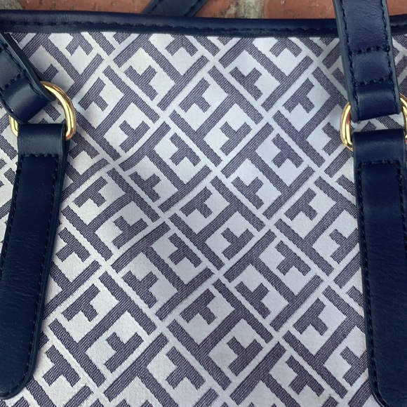 Tommy Hilfiger shopping tote - Picture 4 of 11